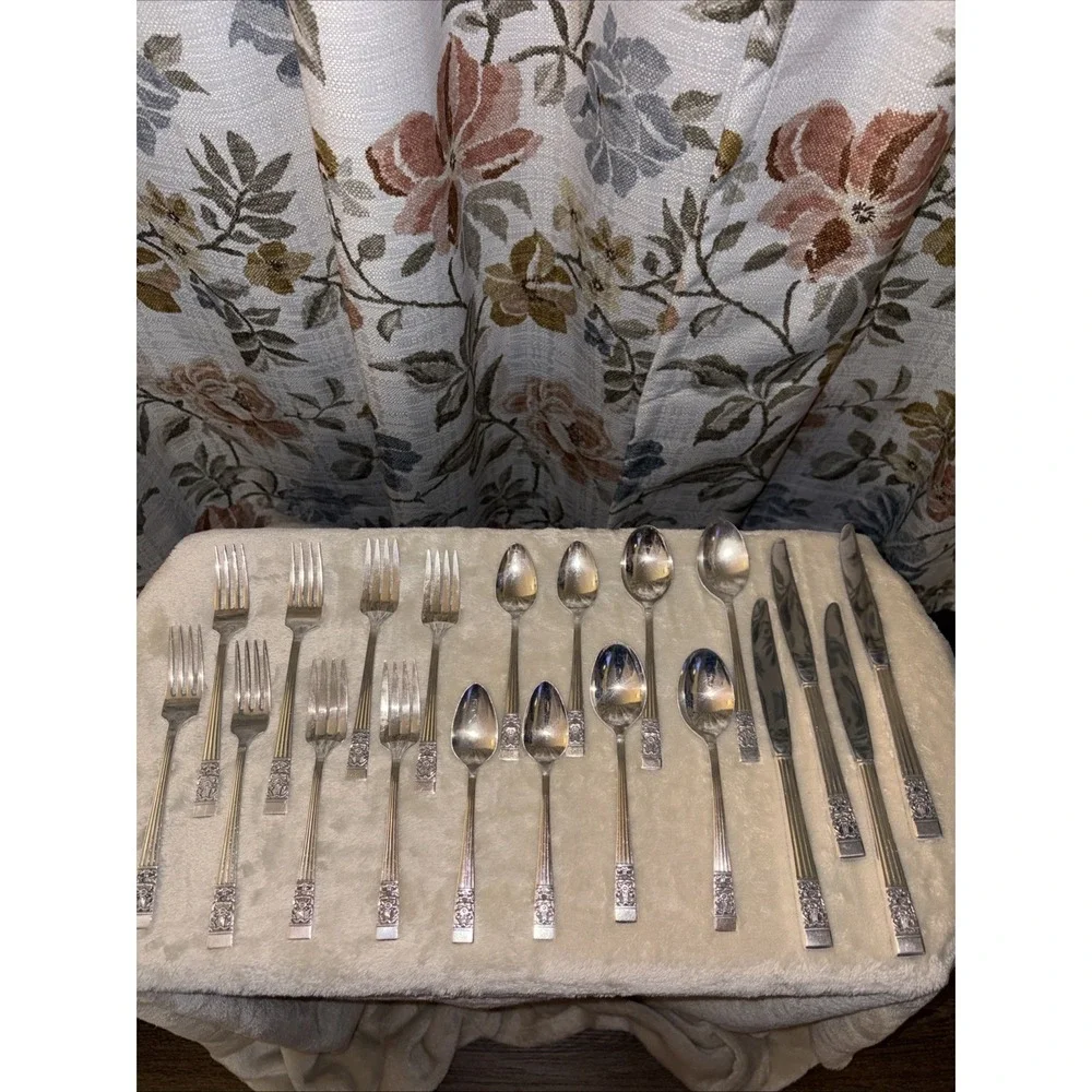 20 Pcs Vintage Community Silverplate Flatware Oneida Coronation Pattern